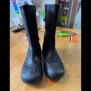 Keen boots size 9 1/2